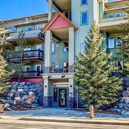 Canmore Mountain View Loft Apartment Heated Outdoor Pool Extérieur photo