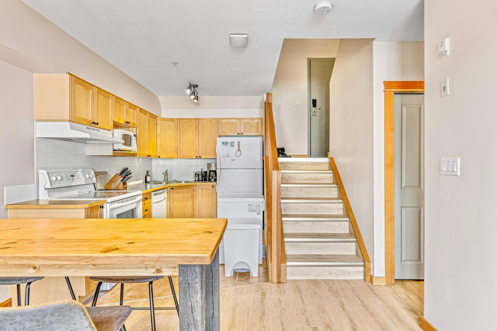Canmore Mountain View Loft Apartment Heated Outdoor Pool Extérieur photo