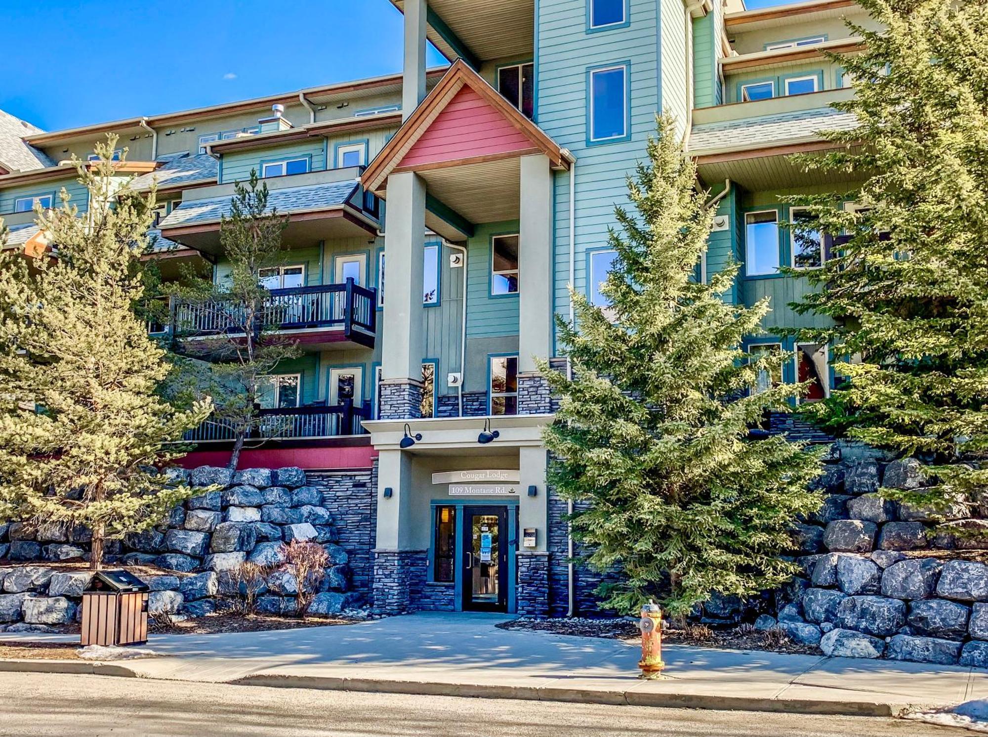 Canmore Mountain View Loft Apartment Heated Outdoor Pool Extérieur photo