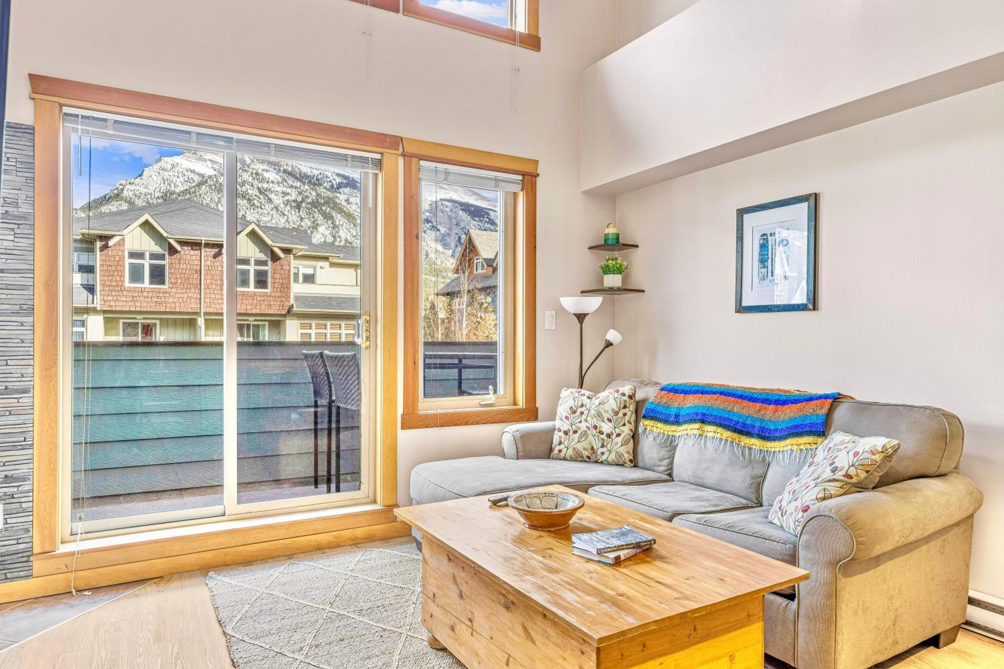 Canmore Mountain View Loft Apartment Heated Outdoor Pool Extérieur photo