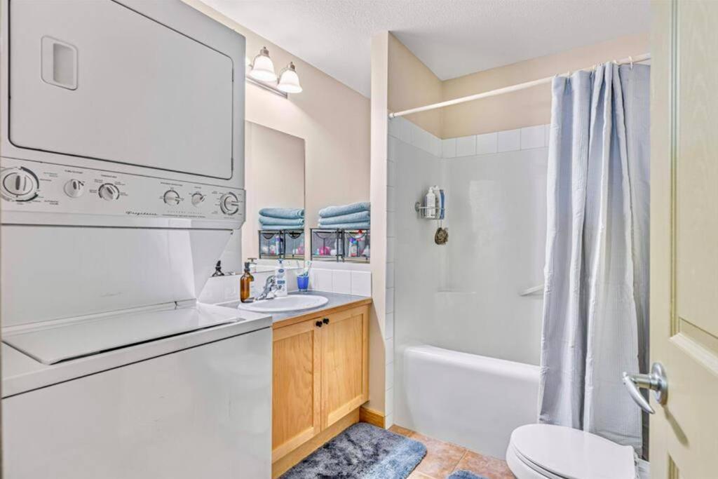 Canmore Mountain View Loft Apartment Heated Outdoor Pool Extérieur photo